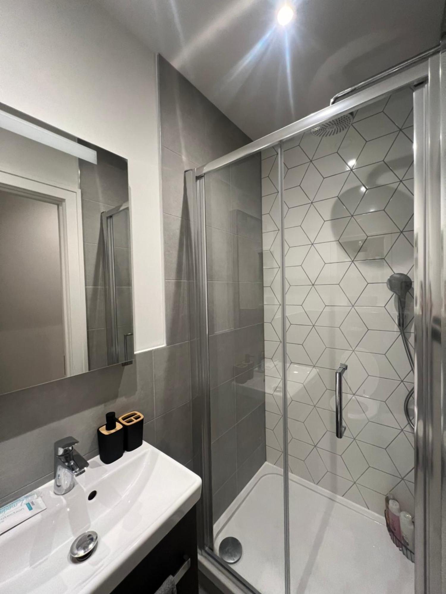 London Luxxe Suites & Apartments - London Heathrow Airport, Terminal 1 2 3 4 5 Hillingdon Exterior foto