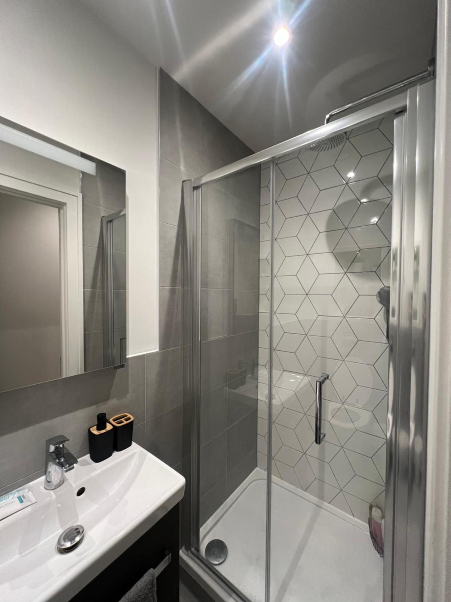 London Luxxe Suites & Apartments - London Heathrow Airport, Terminal 1 2 3 4 5 Hillingdon Exterior foto